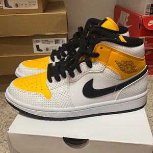 Women’s Air Jordan 1 Mid